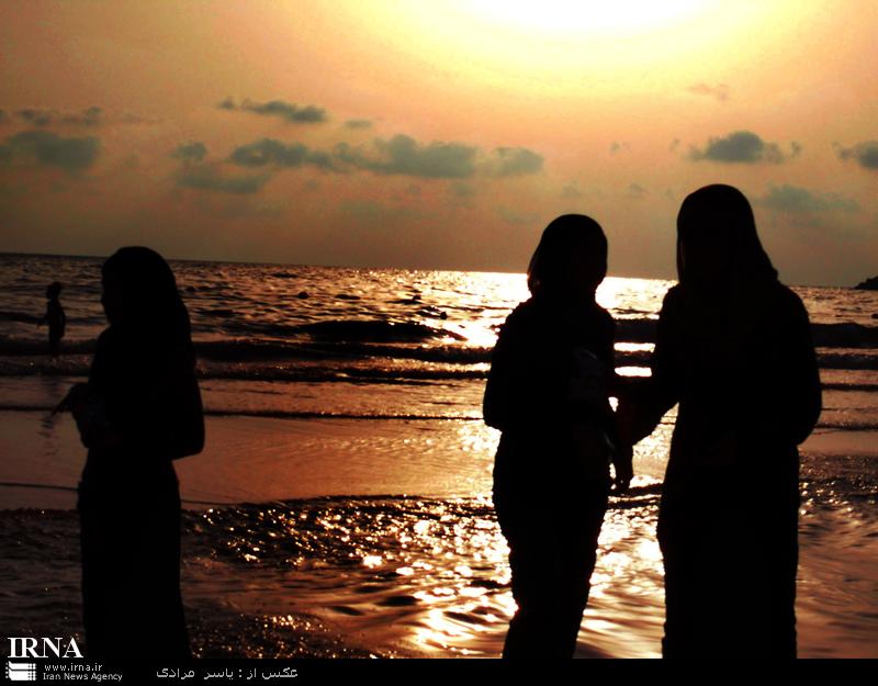 عکس شنای دختران و زنان لبنانی در سواحل مدیترانه