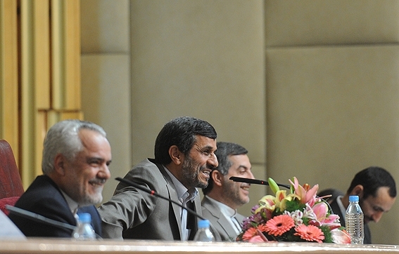 احمدي ن‍ژاد و اطرافيان