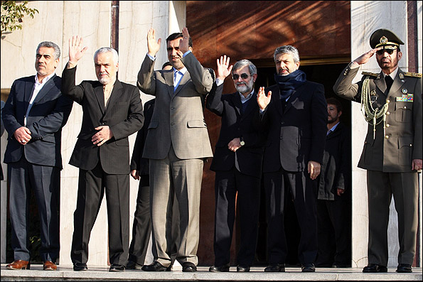 بدرقه احمدی نژاد