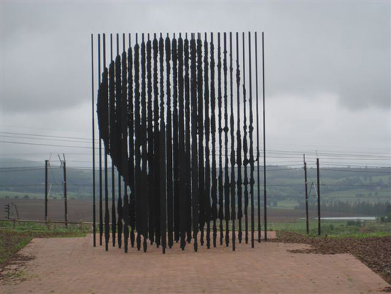 مجسه عجیب نلسون ماندلا 1