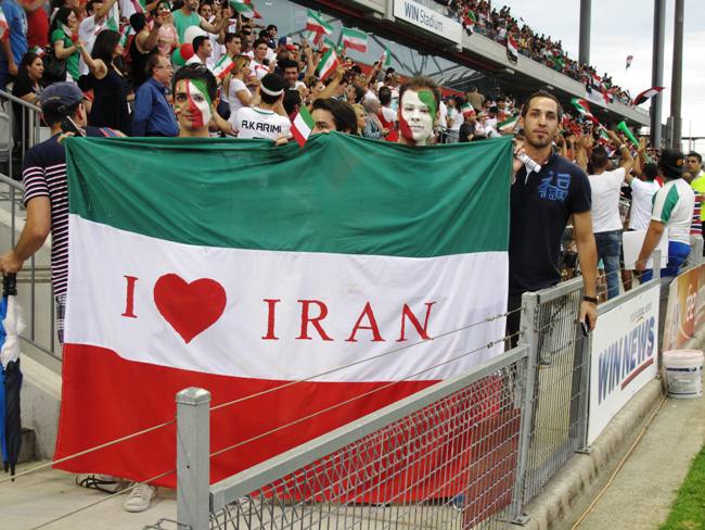 زنان و مردان ایرانی حامی تیم ملی در سیدنی( عکس )