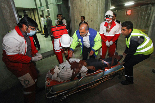 نجات مردی از زیر واگن مترو در ایستگاه تجریش