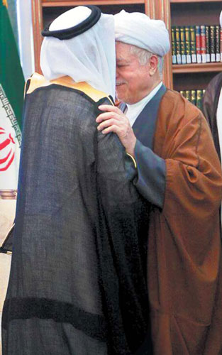 عزل سفیر عربستان به دلیل بوسیدن هاشمی