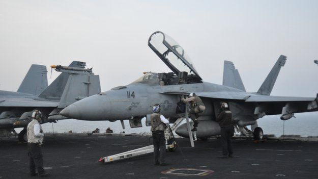جنگ با داعش از روی ناو هواپیمابر آمریکا (+عکس)