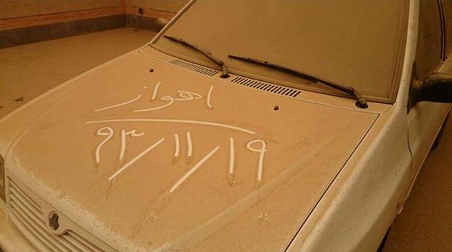 تعطیلی مدارس و ادارات 11 شهر خوزستان به دلیل گرد و خاک / کمپین اینترنتی خوزستانی ها علیه توفان خاک (+عکس)