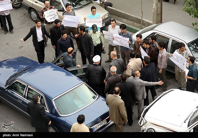 واکنش هاشمی به معترضین(عکس)