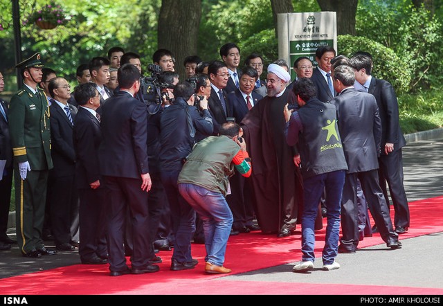 مراسم استقبال رسمی از روحانی در چین (عکس)