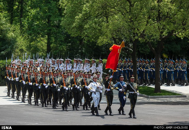 مراسم استقبال رسمی از روحانی در چین (عکس)