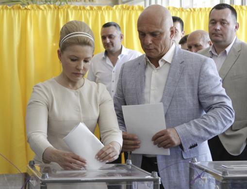 تیموشنکو و همسرش در حال رای دادن (+عکس)