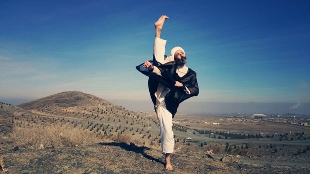 روحانی کاراته کاری که طنز شرعی هم می گوید (+عکس)