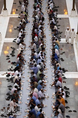 افطاری در مناطق مختلف جهان (عکس)