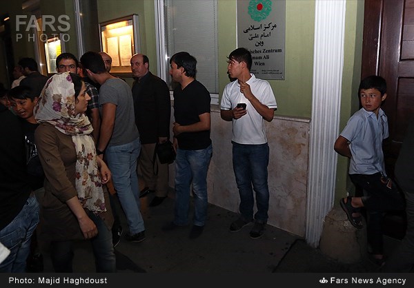 حضور ظریف در مراسم شب قدر در وین (+عکس)
