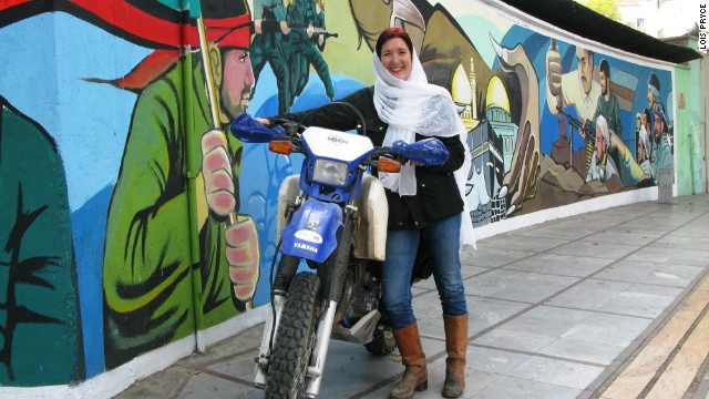 زن انگلیسی که دو ماه ایران را با موتور گشت (+عکس)