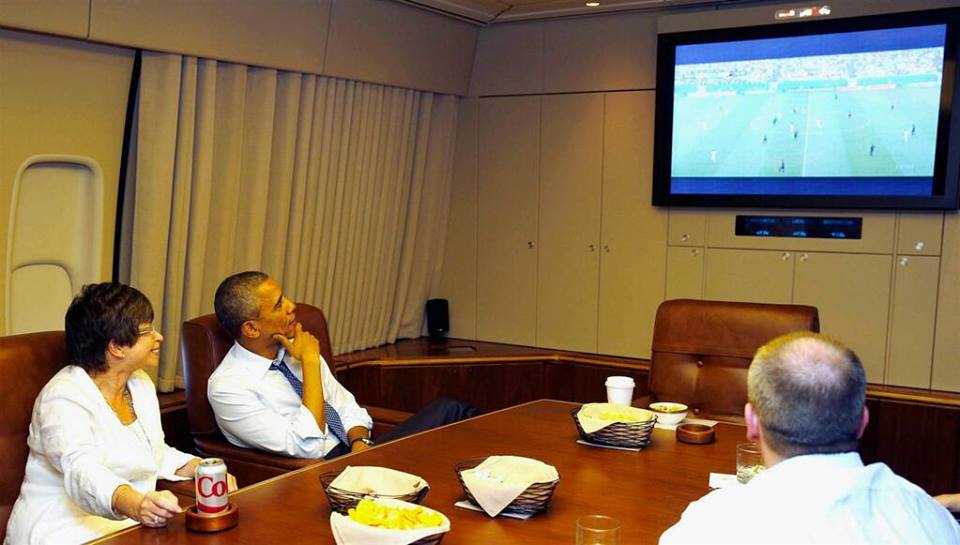 اوباما در حال تماشای فوتبال آمریکا(عکس)