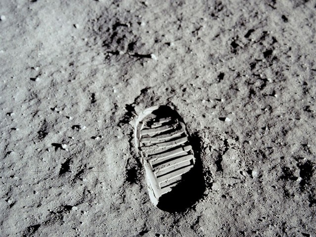 اولین سفر انسان به ماه (+عکس) 1