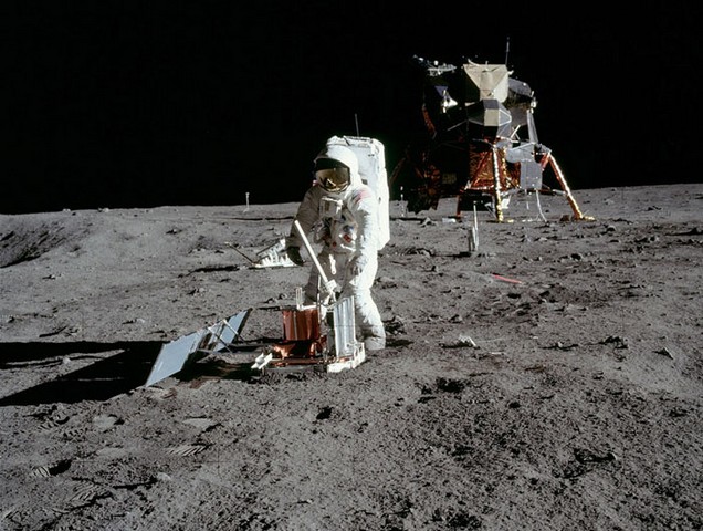 اولین سفر انسان به ماه (+عکس) 1