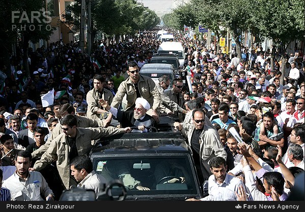 محافظان روحانی با لباس های یکدست (عکس)