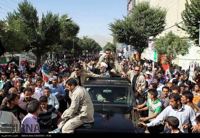 محافظان روحانی با لباس های یکدست (عکس)