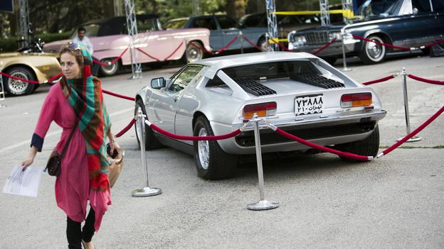 تصاویر خبرگزاری فرانسه از نمایشگاه خودروهای کلاسیک در تهران