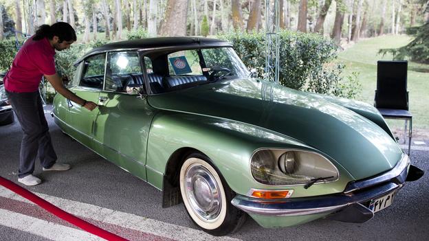 تصاویر خبرگزاری فرانسه از نمایشگاه خودروهای کلاسیک در تهران