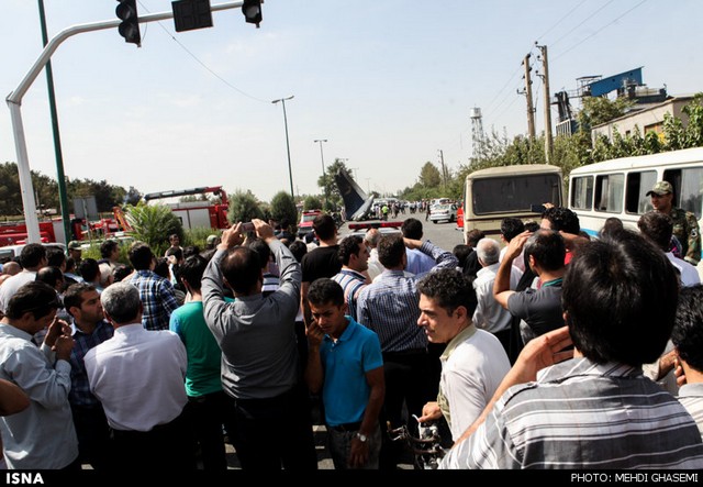 سقوط هواپیمای مسافربری در غرب تهران (عکس)