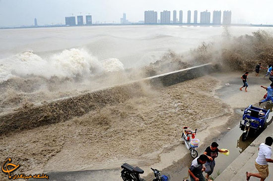 375577 933 امواج رودخانه در چین گردشگران را غافلگیر کرد + تصاویر