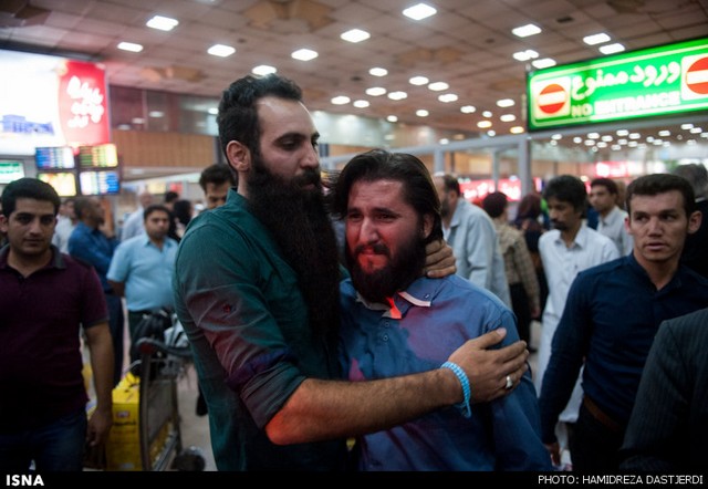 بازگشت «شمشیر باز» گروگان گرفته به تهران (عکس)