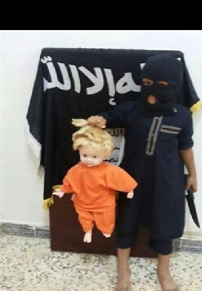 کودکان داعش، آدم‌کشی را تمرین می‌کنند (+عکس)