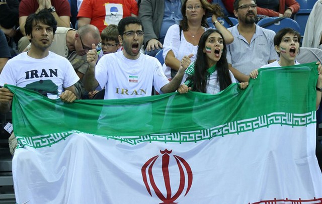 تصاویری از بازی و تماشاگران والیبال ایران - آمریکا 1