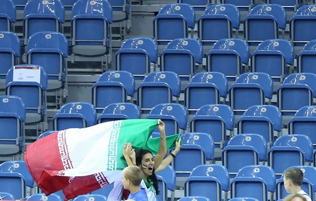 تصاویری از بازی و تماشاگران والیبال ایران - آمریکا 1