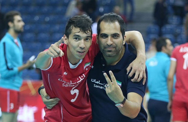 تصاویری از بازی و تماشاگران والیبال ایران - آمریکا 