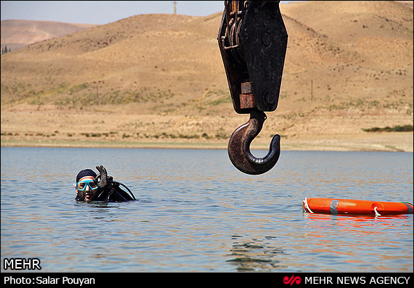 غرق شدن پژو در سد آیدوغموش آذربایجان (عکس)