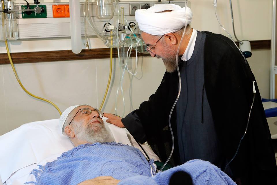 عیادت روحانی از رهبری در بیمارستان (عکس)