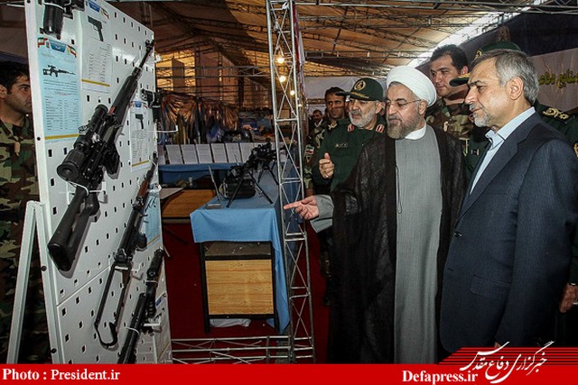 بازدید روحانی از نمایشگاه وزارت دفاع (عکس)