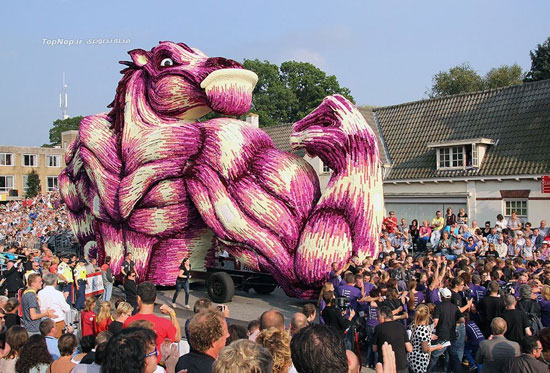 جشنواره غول‌های گُلی در هلند (عکس)