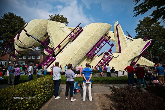 جشنواره غول‌های گُلی در هلند (عکس)