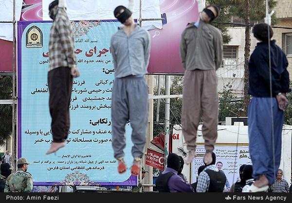 اجرای حکم اعدام متهمان آدم ربا و متجاوز به عنف در شیراز (عکس)
