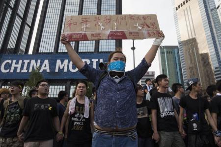 ادامه اعتراضات علیه انتخابات نمایشی در هنگ کنگ