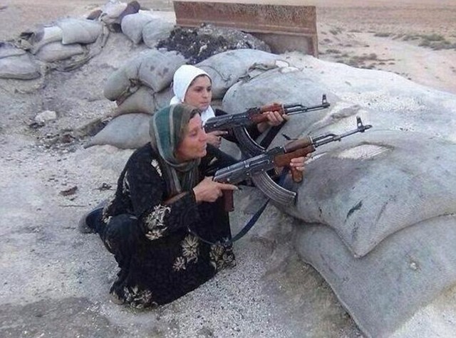 مقاومت خانواده کرد در برابر داعش (عکس)