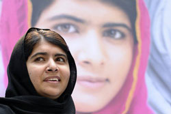 واکنش طالبان به جایزه نوبل ملاله: با چاقوهای تیز منتظریم