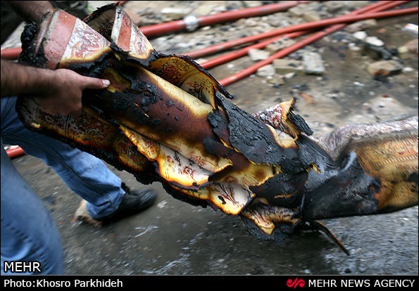 آتش سوزی در انبار فرش بازار تهران (عکس)