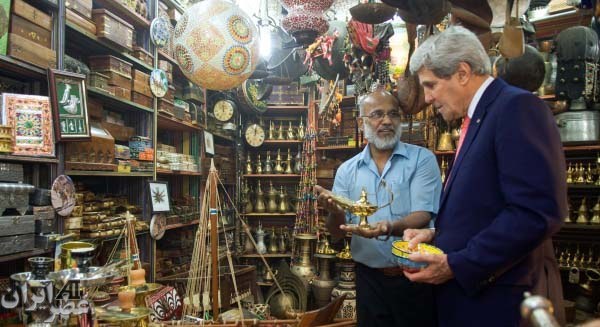 جان کری در بازار سنتی عمان (عکس)