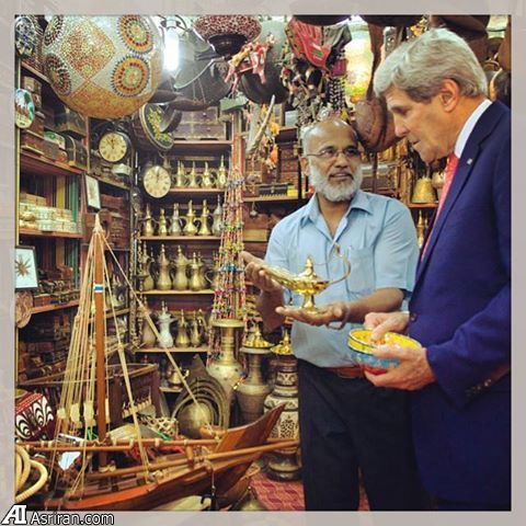 جان کری در عمان چراغ جادو خرید (عکس)