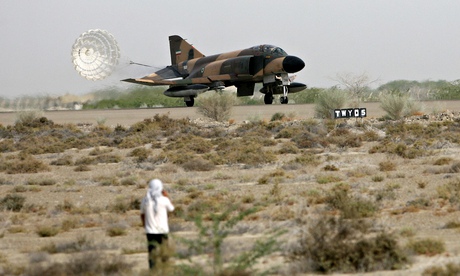 گاردین :ایرانیان جنگنده های 40 سال پیش را استادانه به پرواز در می آورند