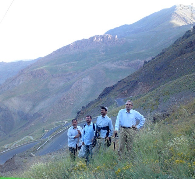کوهنوردی علی لاریجانی در لاریجان (+عکس)