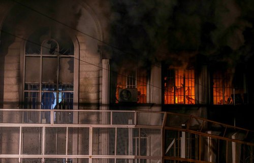 عکس های آتش زدن سفارت عربستان سعودی در تهران و مشهد