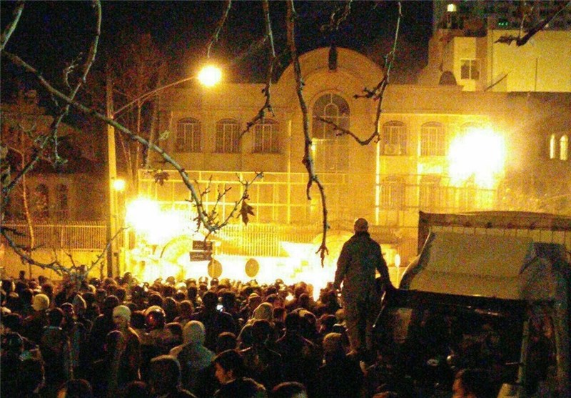 به جای بالا رفتن از دیوار سفارت، به سوریه اعزام شوید