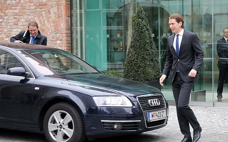 وزیر خارجه اتریش وارد هتل کوبورگ شد (+عکس)