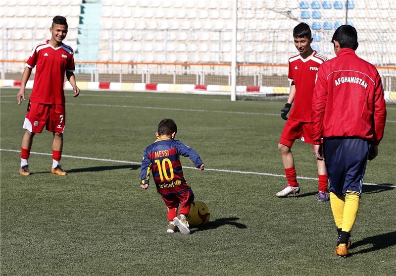 مسی از کودک افغان برای سفر به اسپانیا و بازدید از باشگاه بارسلونادعوت مسی از کودک افغان برای سفر به اسپانیا و بازدید از باشگاه بارسلونا