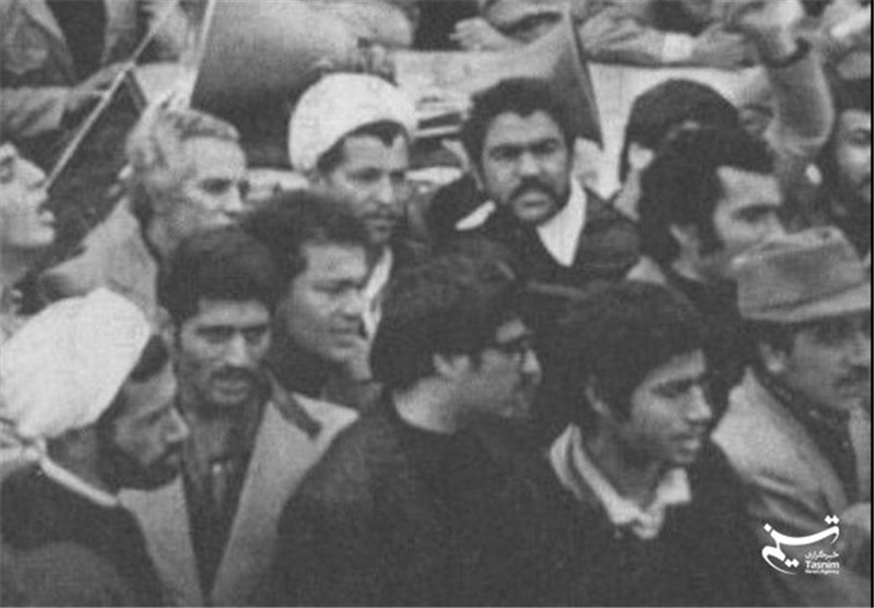 هاشمی و باهنر در راهپیمایی قبل از انقلاب (عکس)